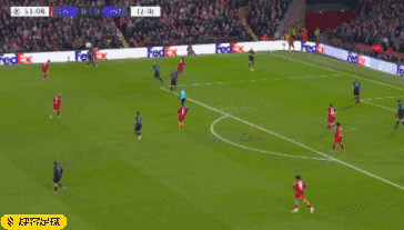 梅西太内向了，主持人说第一句就想拿着奖杯走，不到三年拿四冠