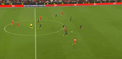 梅西赛前将球衣赠予安哥拉总统，总统回赠他一座纪念奖杯