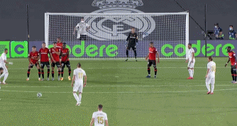 米体：联赛14轮不胜，佛罗伦萨多名球员及其家人遭死亡威胁