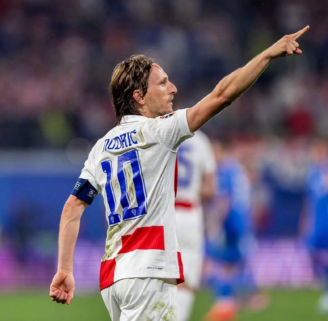 法比奥不该金靴！水分大，中超规则有瑕疵，4项数据，瓦卡才是金靴