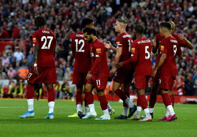 边锋突破一条龙，全场沸腾