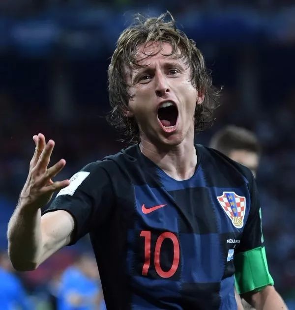 绝对死角，特拉布宗体育中场穆奇小角度任意球直接破门