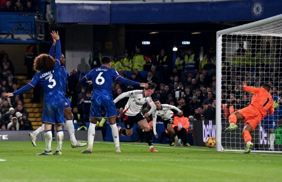 利物浦切尔西双双翻车，阿森纳笑纳5分大礼，争冠只剩两支队？